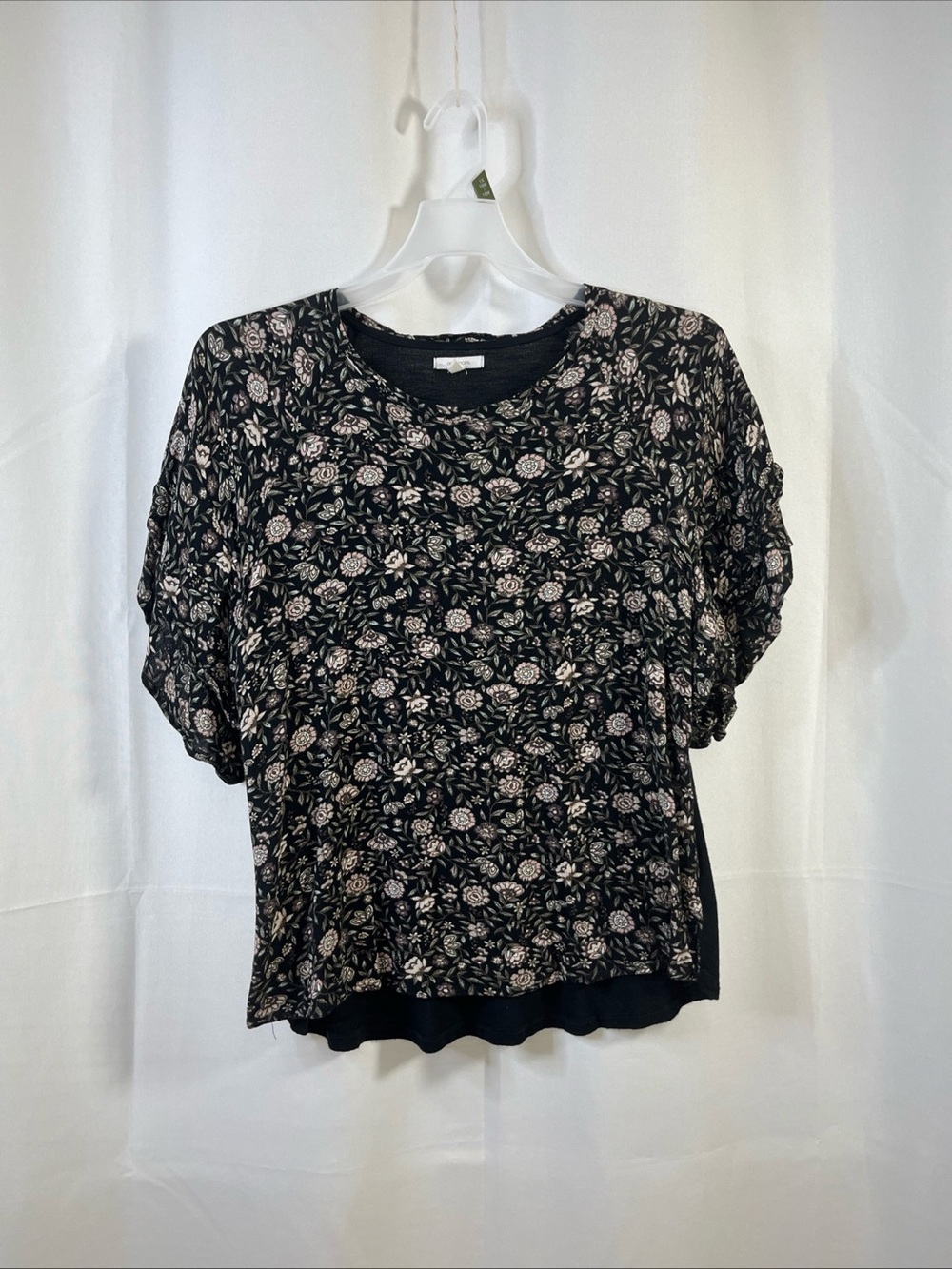 Maurices Blouse Women Black Floral Short Sleeve Crew Neck Rayon Casual Top L